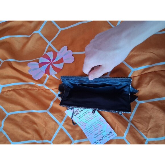 Vintage Newport News Black Sequin Kiss Lock Shoulder Bag Silver Strap Small - Picture 2 of 2